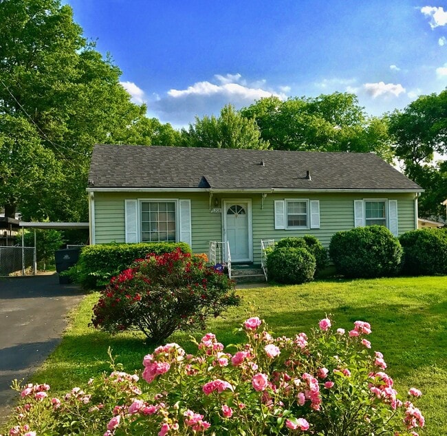 Primary Photo - Quaint Charlotte Park Home