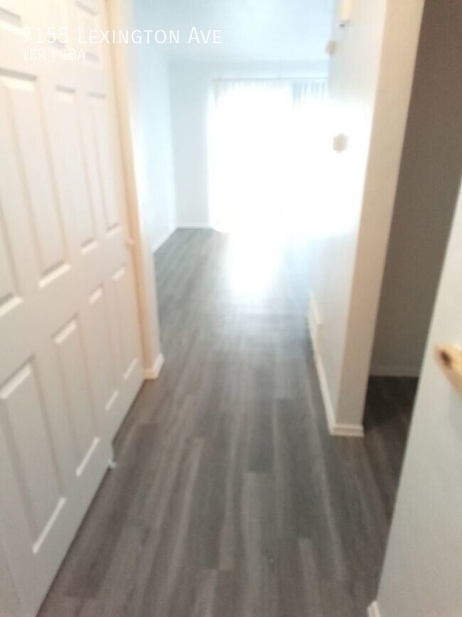 Building Photo - One bedroom Apartment with 600 sq. ft. of ...