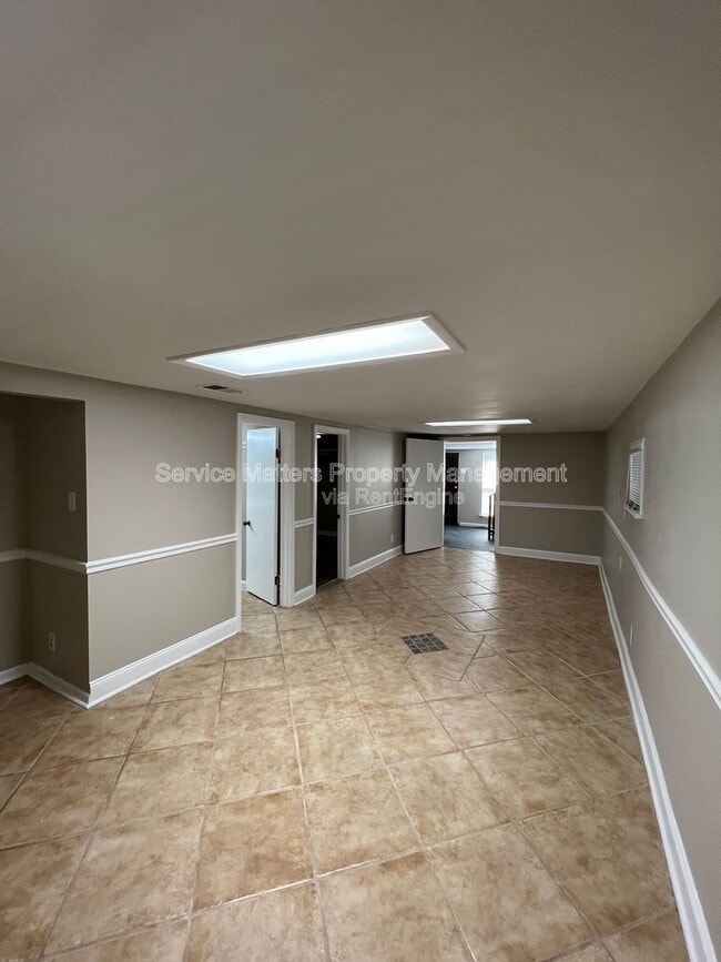 Building Photo - 3305 E Blount St