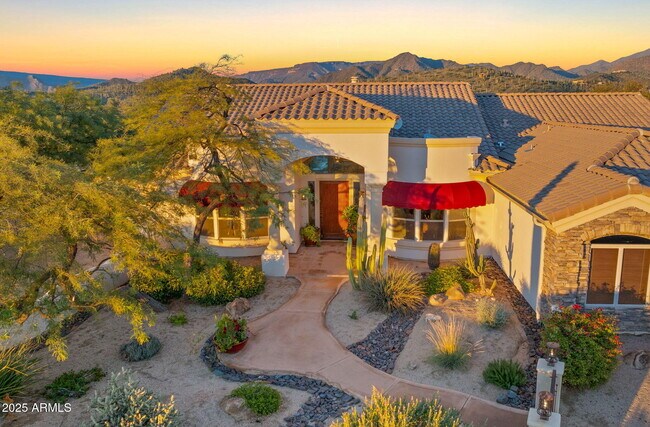 Building Photo - 5910 E Cielo Run S