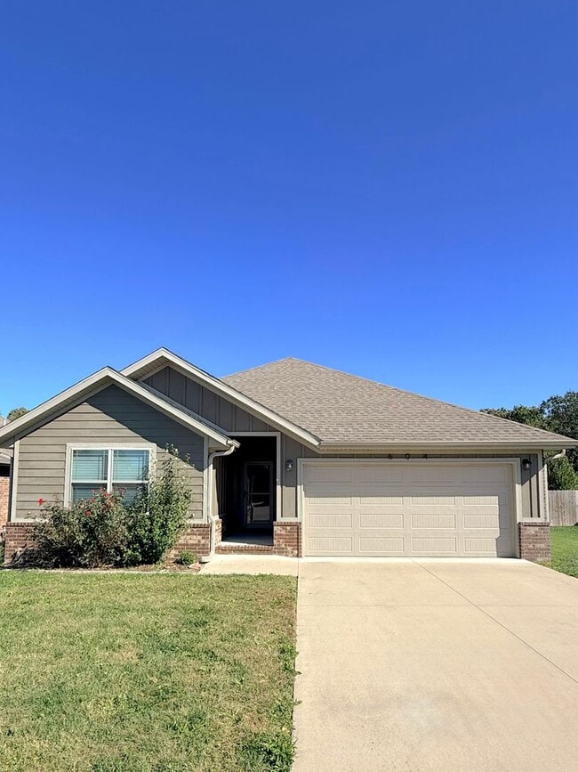 Building Photo - Fully Furnished 3 Bed / 2 Bath Home in Nixa