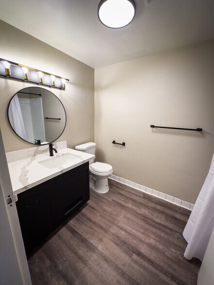 Building Photo - 6125 E Indian School Rd