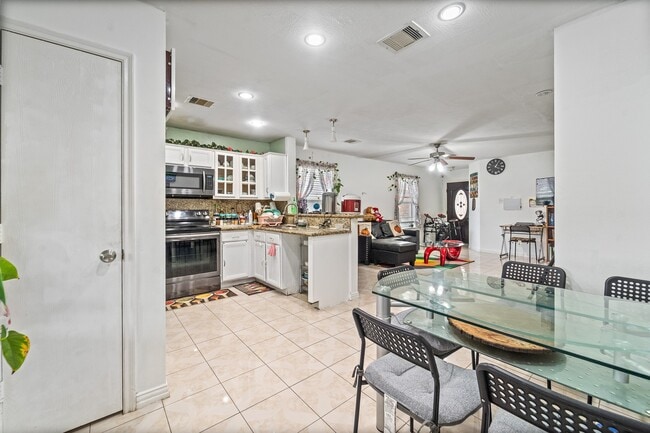 Building Photo - 7306 Kransburg Ranch Dr