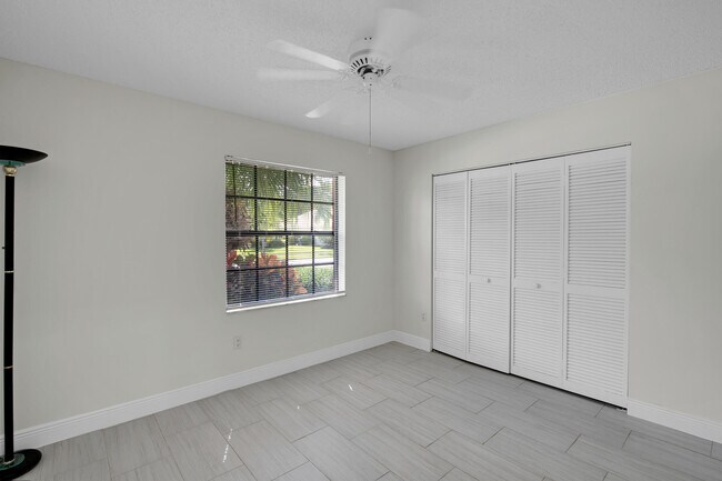 Building Photo - 5625 Aspen Ridge Cir