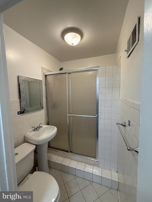 Building Photo - 1714 E St NE