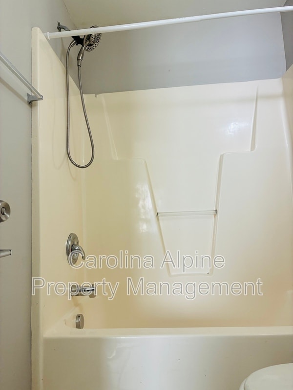 Building Photo - 110 N Webb St