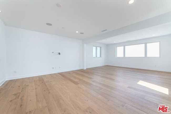 Building Photo - 11770 Hillsborough Ln