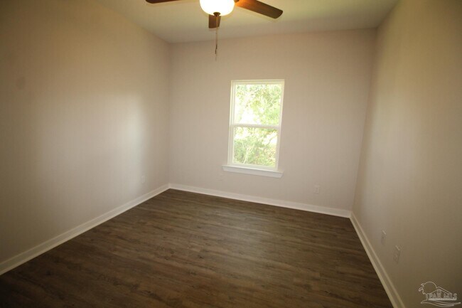 Building Photo - 726 Giese Ln