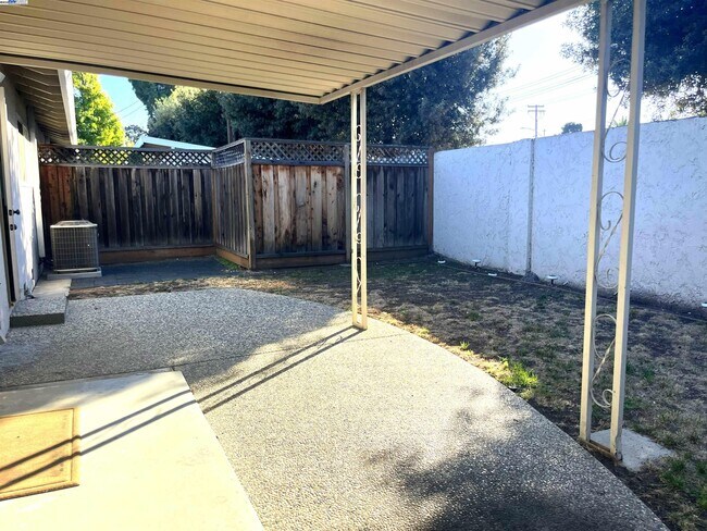 Building Photo - 584 Harvard Ave