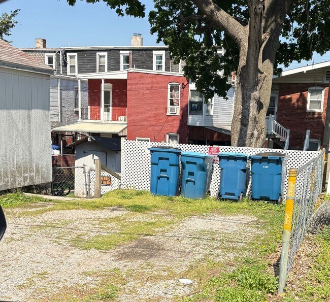 Building Photo - 1 Bedroom Apt in West York!