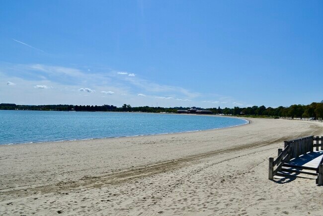 Building Photo - 1306 Columbia Rd