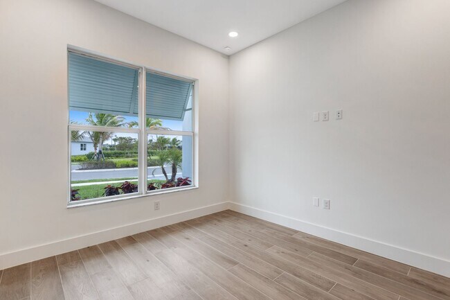 Building Photo - ** SEVEN SHORES ** 3+DEN / 2.5 BATH - BRAND NEW HOME! - LUXURY AMENTITES - PET OK - ANNUAL RENTAL