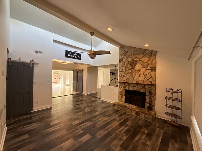 Building Photo - Updated Ranch Home with Luxury features!