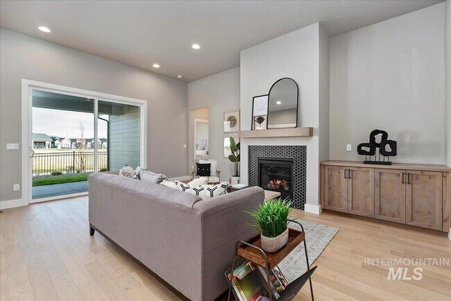 Building Photo - 4880 S Colusa Ave