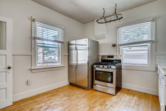 Building Photo - Charming 2 Bedroom in Cherry Creek- NEW AC UNIT! Fenced back space!