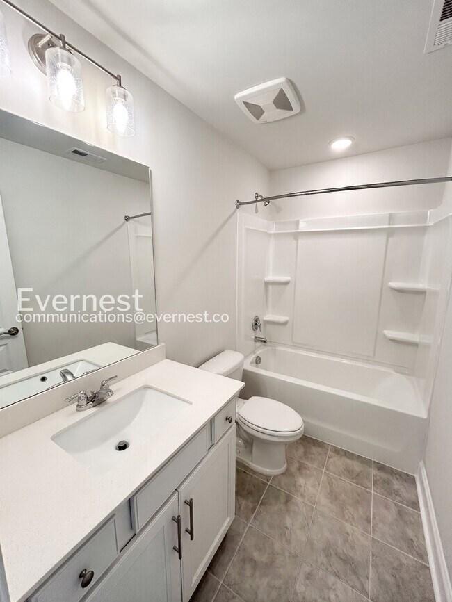 Building Photo - Spacious 4Beds 3.5Bath Single Family Rental with Modern Amenities / Available Now!