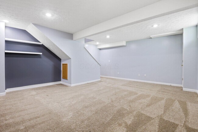 Building Photo - 5998 Blaverly Dr