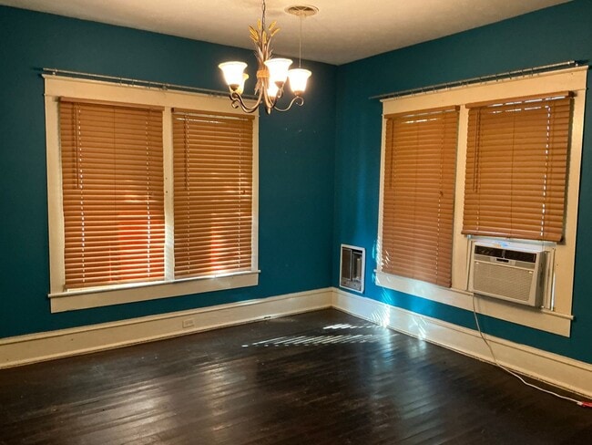 Building Photo - 623 N Nicholls St