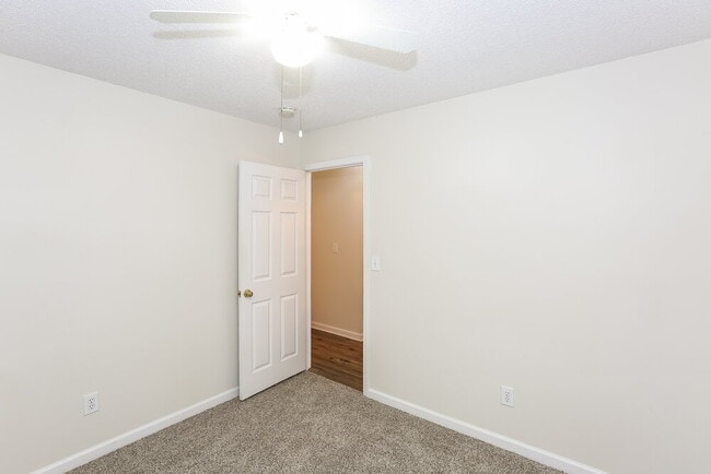 Building Photo - 15476 Stone Hollow Dr