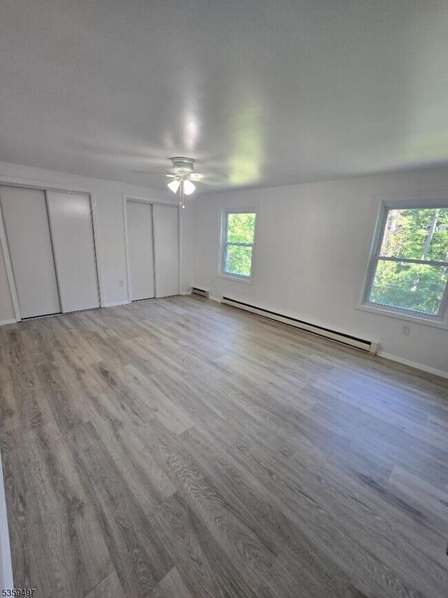 Building Photo - 125 Hemlock Hill