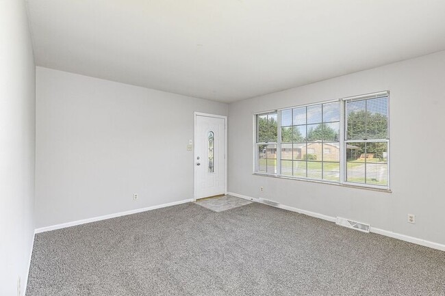 Building Photo - 1824 Meadow Dr