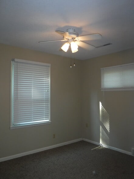 Building Photo - 3211 Newport Rd