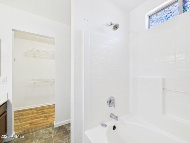 Building Photo - 2296 W Roosevelt Ave