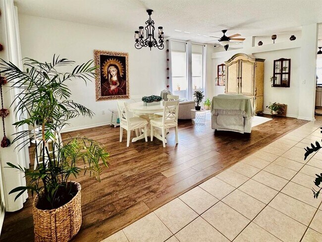 Building Photo - 24900 Oakhaven Ct