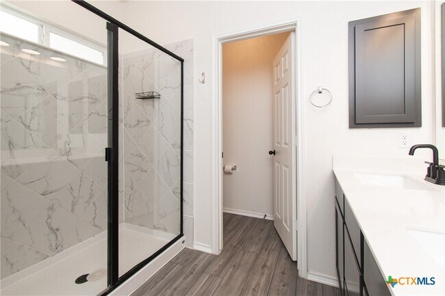 Building Photo - 12500 Karasu Dr
