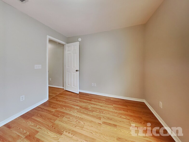 Building Photo - 143 Wornall Dr