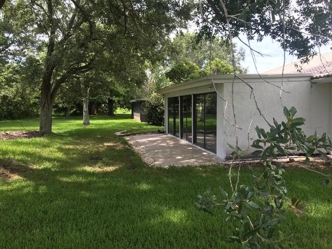 Building Photo - 5572 Memorial Dr