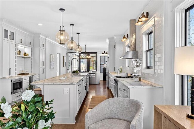 Building Photo - 636 Kennesaw Ave NE