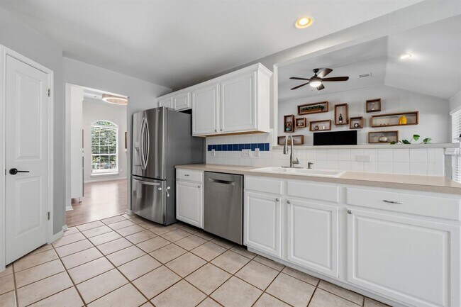 Building Photo - 6816 Beatty Dr