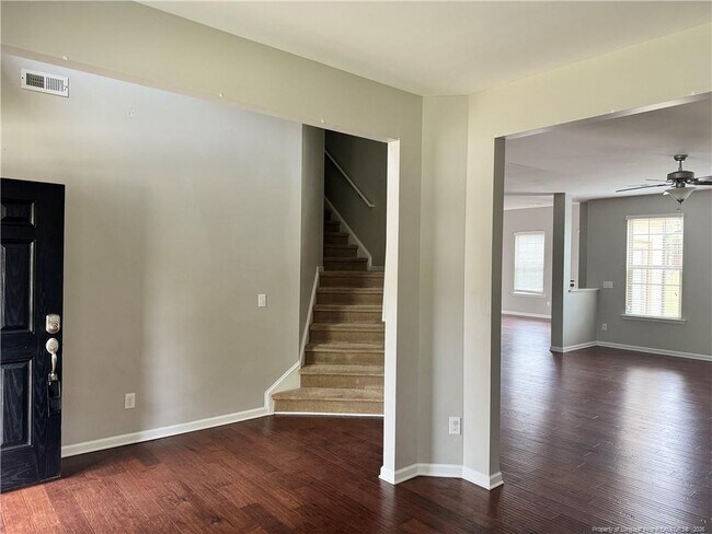 Building Photo - 350 River Oak St