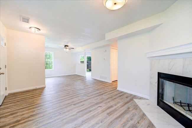 Building Photo - 1421 Whispering Hills Dr