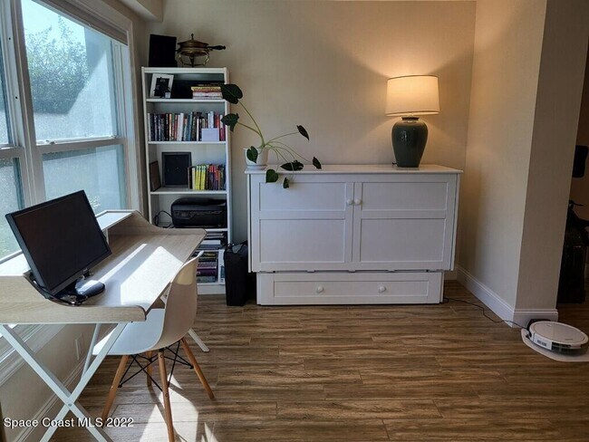 Building Photo - 335 Paradise Blvd