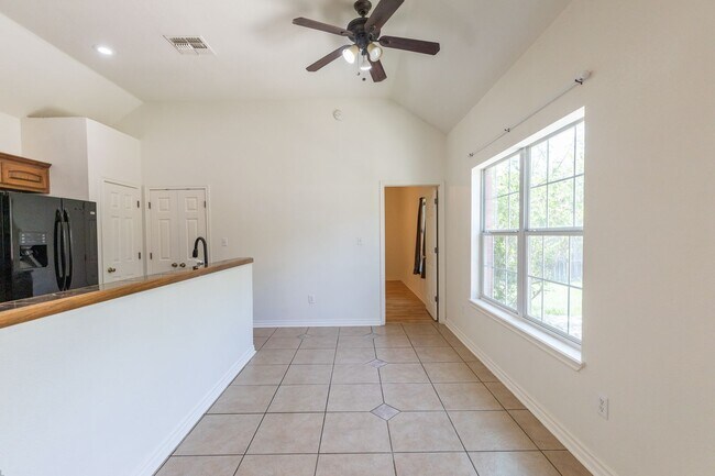 Building Photo - 3310 Silver Oaks Dr