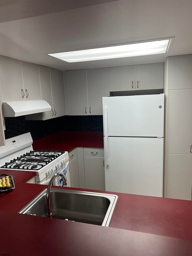 Building Photo - 2310 Dolphin Ave