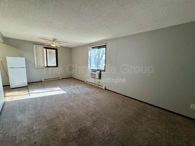 Building Photo - 2402 Marquette Rd