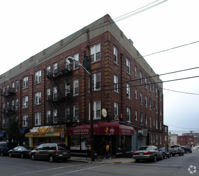 Building Photo - 5806 Hudson Ave