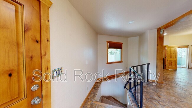 Building Photo - 1701 Ivy Pl