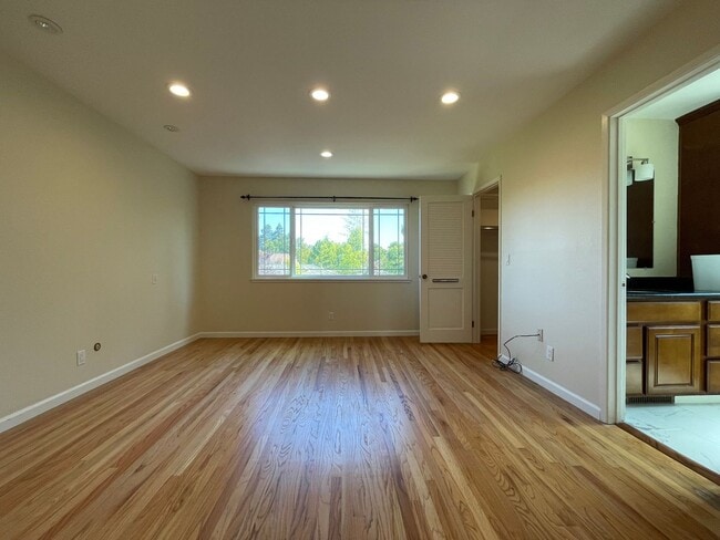 Building Photo - SUNNYVALE - Well Maintained 4 Bed 2.5 Bath