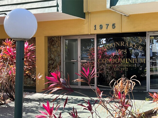 Building Photo - 1975 NE 135th St