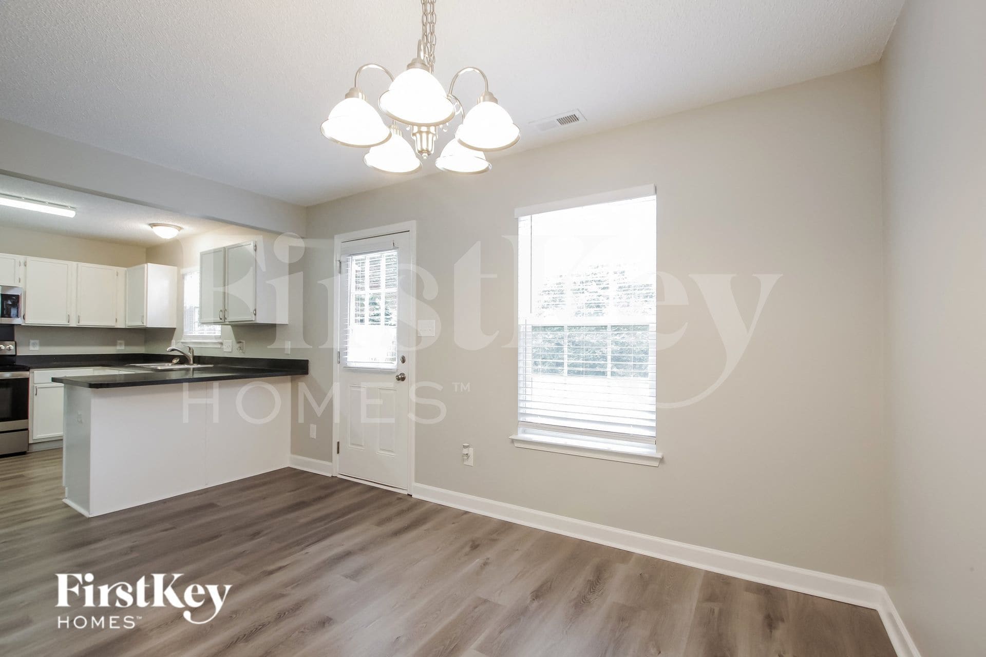 Building Photo - 2819 Rosemeade Dr