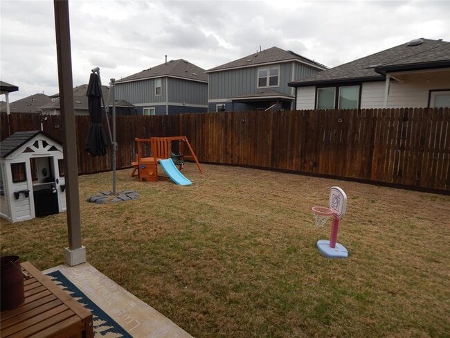 Building Photo - 437 English Oak St