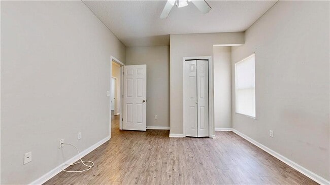 Building Photo - 122 Grove Hill Ave