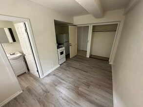 Building Photo - Newly Renovated Studio Apartment in the Heart of Waikiki!!!