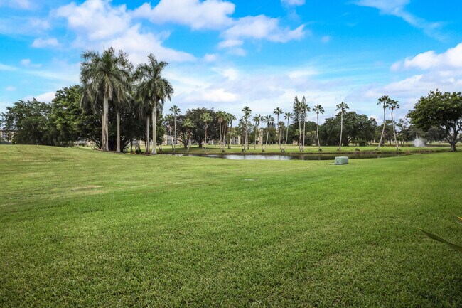 Building Photo - 3595 Birdie Dr