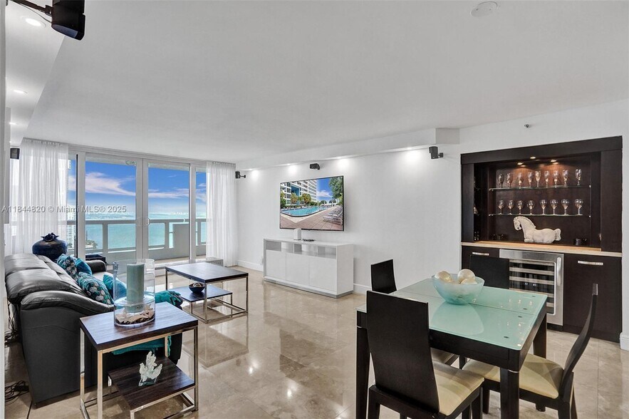 Building Photo - 1717 N Bayshore Dr