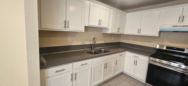 Building Photo - 85(1631)